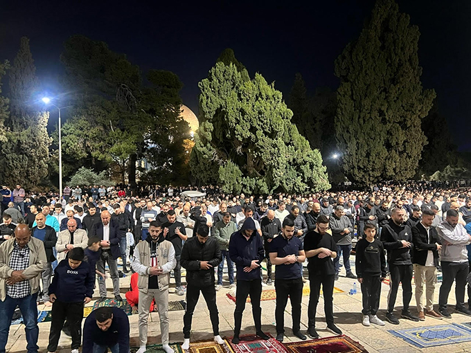 70 ألف مصل أدوا صلاتي العشاء والتراويح في المسجد الأقصى